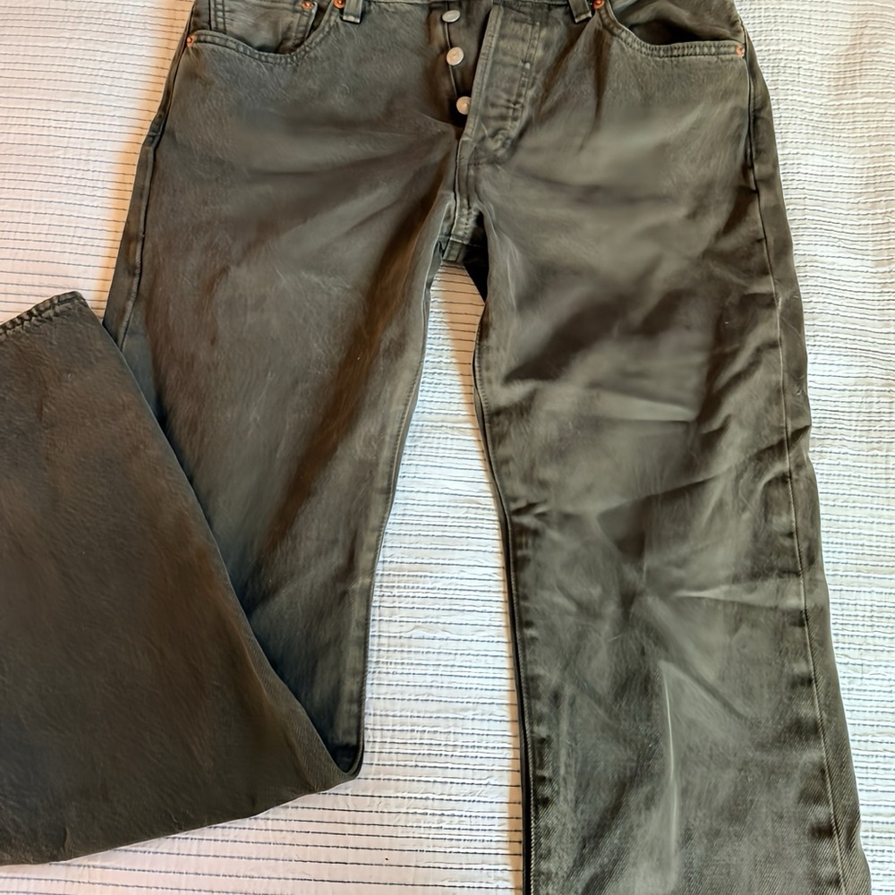 Classic Levi's Women's Boyfriend Jeans in Olive Green